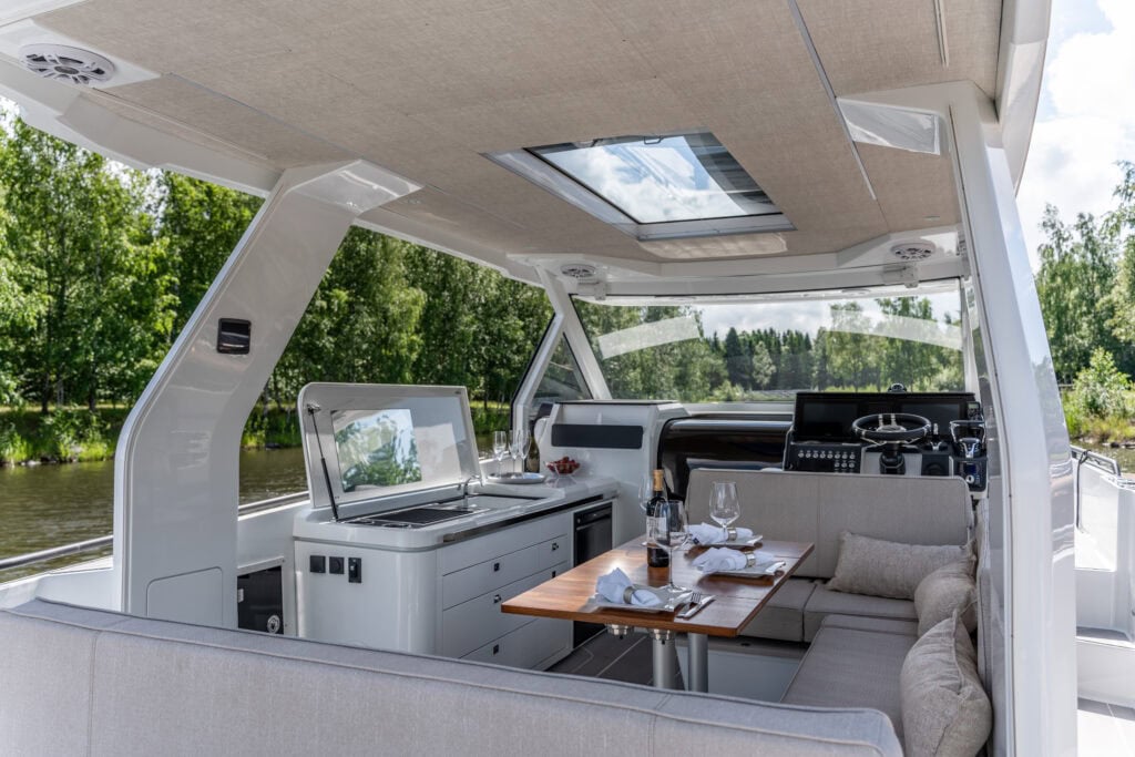 Quarken 35 sport tourer interior 8